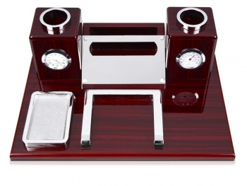 Настольный прибор «Петронас»: часы, термометр, подставки под ручки, визитки, скрепки, бумажный блок