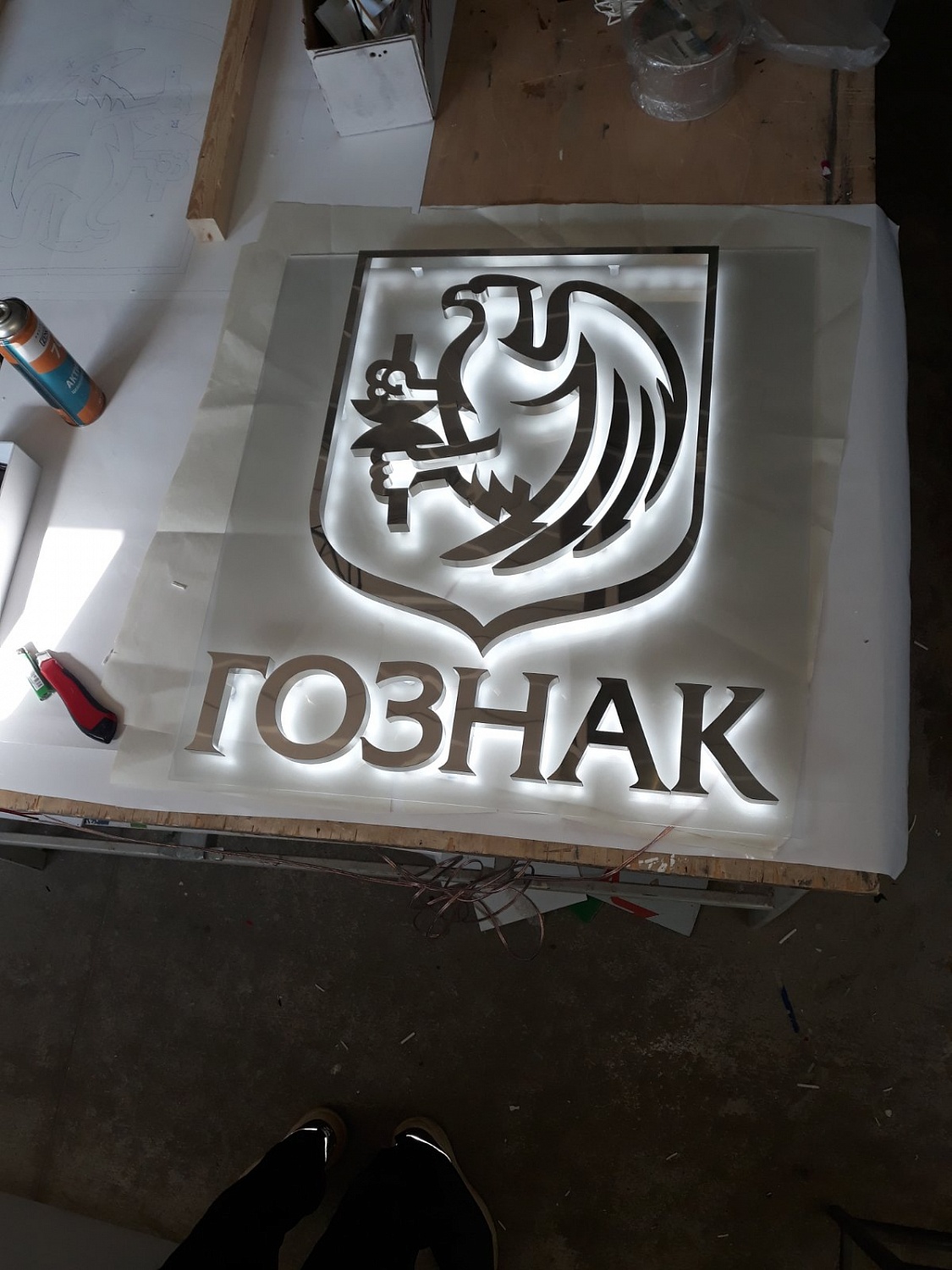 Вывески, стеллы