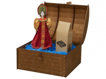 Подарочный набор: кукла фарфоровая, чай "Малина с мятой", красный