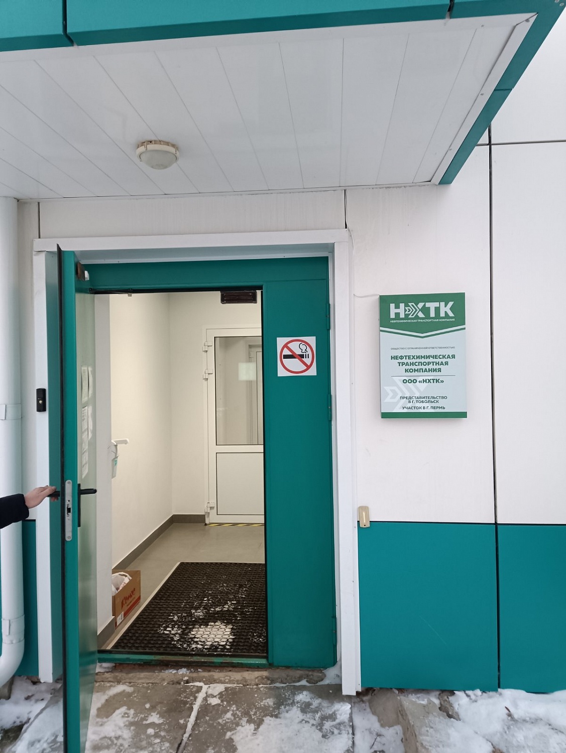 Стенды, таблички, оклейка