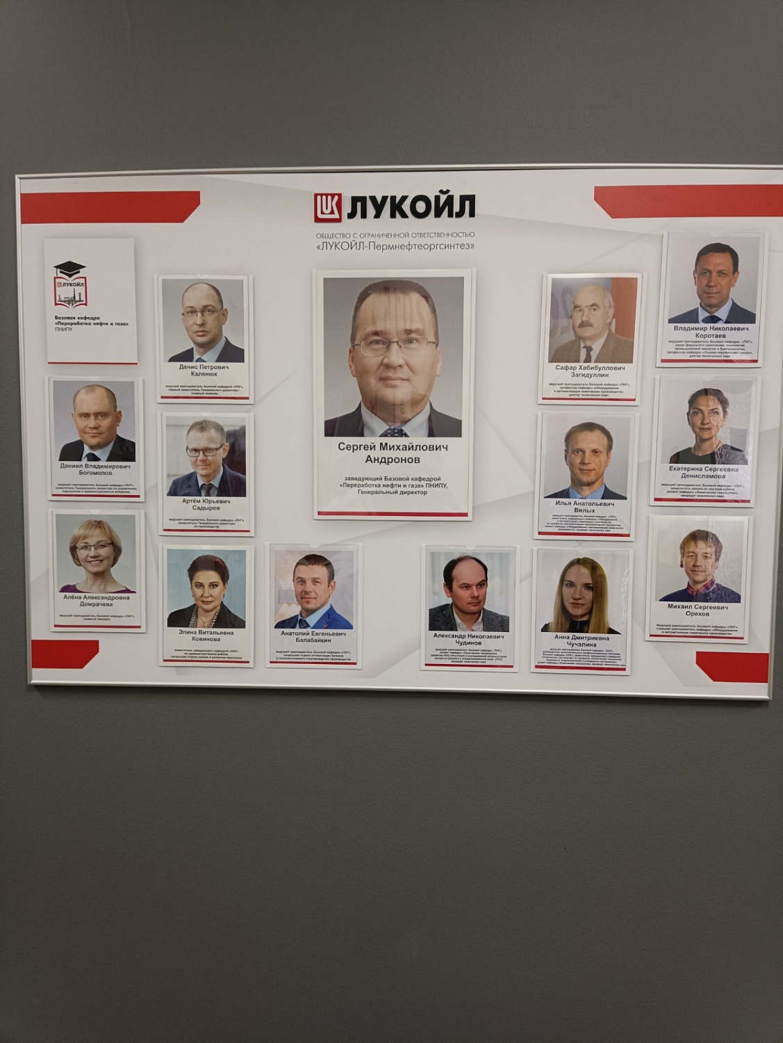 Вывески, стеллы