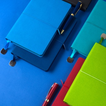 Ежедневник недатированный Freddie, А5, бирюзовый, кремовый блок, бирюзовый обрез