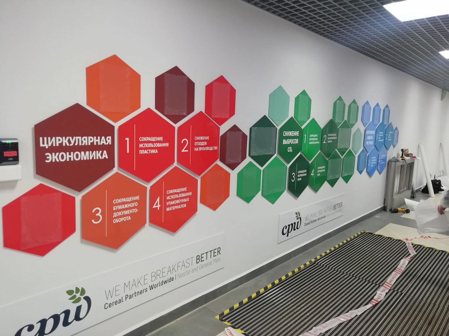 Стенды, таблички, оклейка